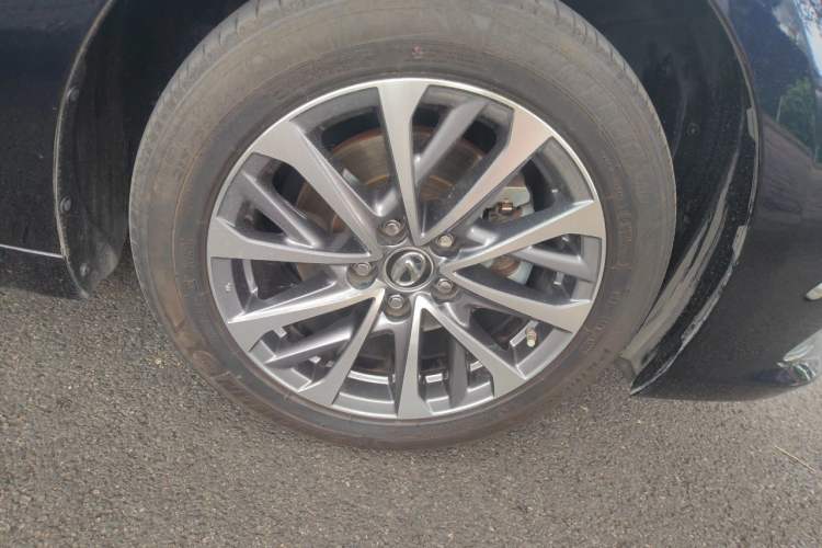 Used Lexus ES 2023 200 Excellence Edition Right Front Wheel Hub