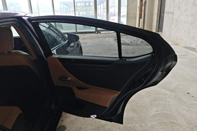 Used Lexus ES 2023 200 Excellence Edition Right Rear Door Interior