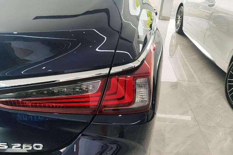 Used Lexus ES 2023 200 Excellence Edition Right Rear Taillight