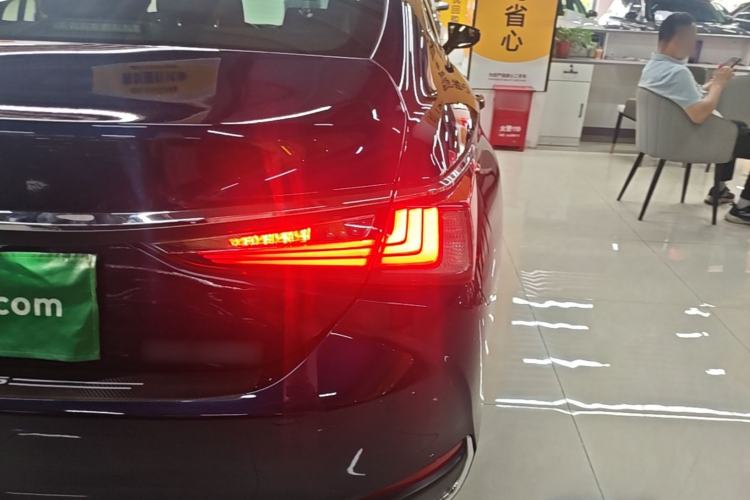 Used Lexus ES 2023 260 Excellence Edition Right Rear Taillight
