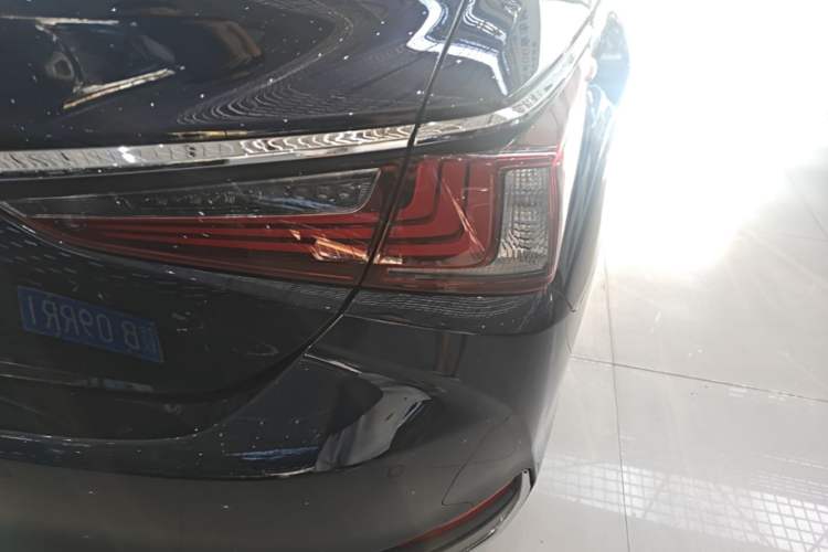 Used Lexus ES 2023 200 Excellence Edition Right Rear Taillight