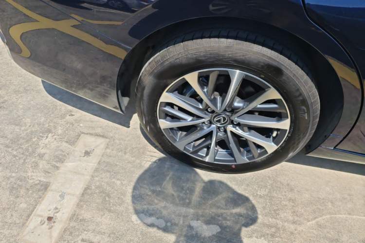 Used Lexus ES 2023 200 Excellence Edition Right Rear Wheel Hub