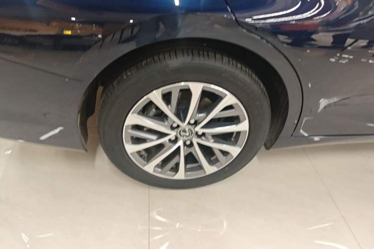 Used Lexus ES 2023 260 Excellence Edition Right Rear Wheel Hub