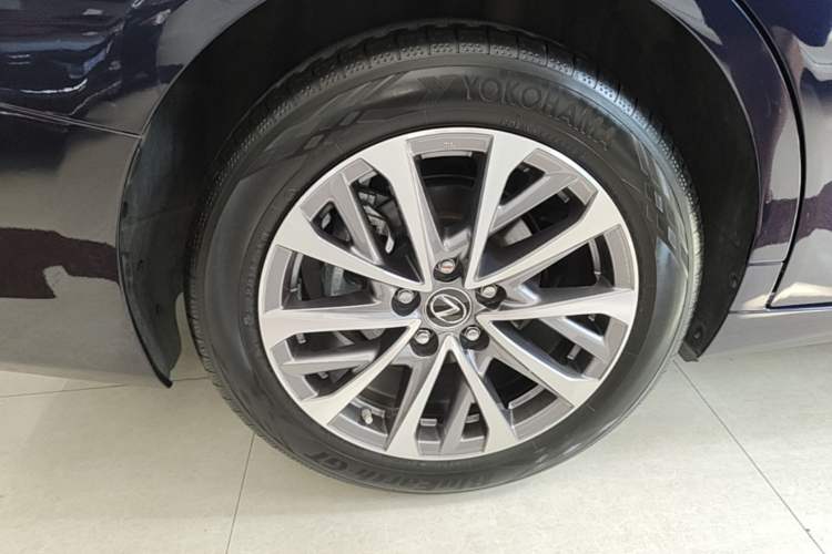 Used Lexus ES 2023 200 Excellence Edition Right Rear Wheel Hub