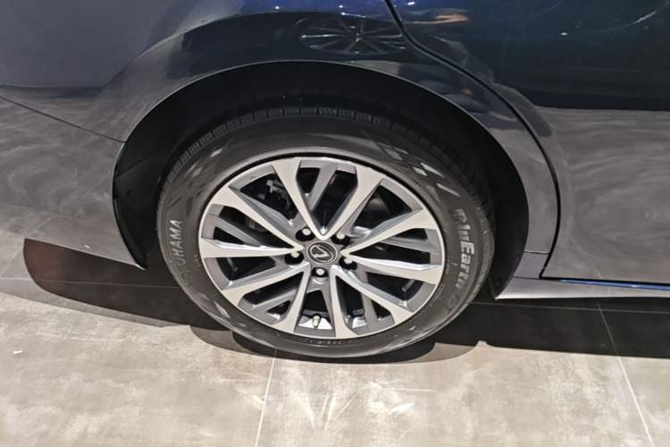 Used Lexus ES 2023 200 Excellence Edition Right Rear Wheel Hub