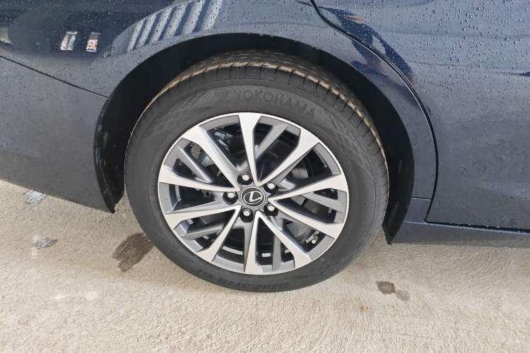 Used Lexus ES 2023 200 Excellence Edition Right Rear Wheel Hub