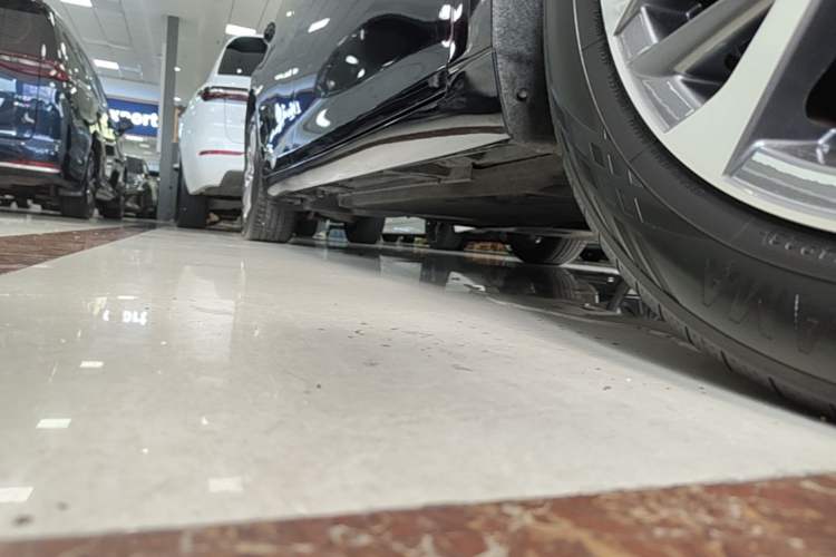 Used Lexus ES 2023 200 Excellence Edition Right Side Sill