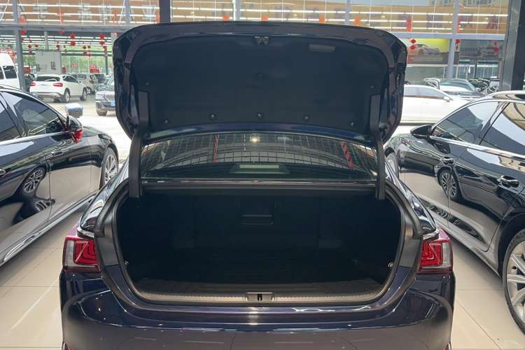 Used Lexus ES 2023 200 Excellence Edition Trunk
