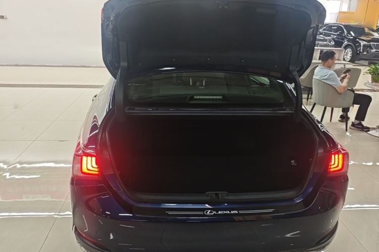 Used Lexus ES 2023 260 Excellence Edition Trunk