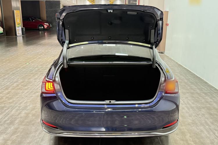 Used Lexus ES 2023 200 Excellence Edition Trunk