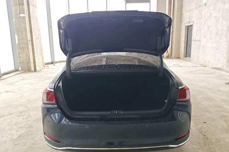 Used Lexus ES 2023 200 Excellence Edition Trunk
