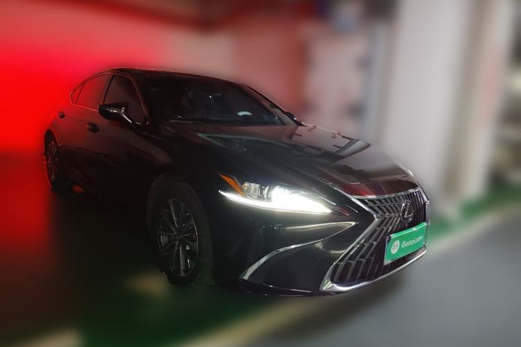 Used Lexus ES 2023 200 Excellence Edition Front Right 45 Deg