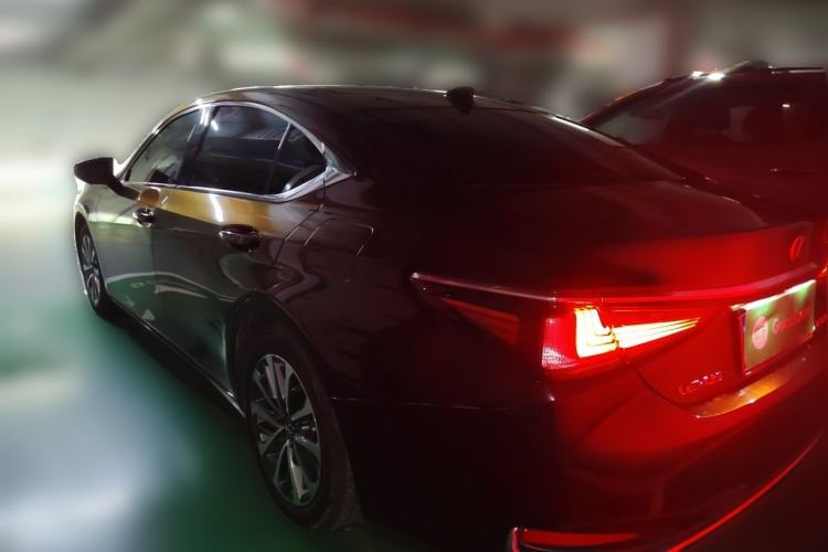 Used Lexus ES 2023 200 Excellence Edition Rear Left 45 Deg