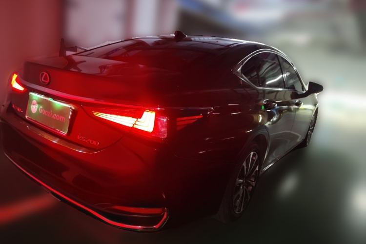Used Lexus ES 2023 200 Excellence Edition Rear Right 45 Deg
