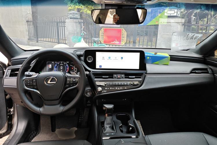 Used Lexus ES 2023 200 Excellence Edition Center Console
