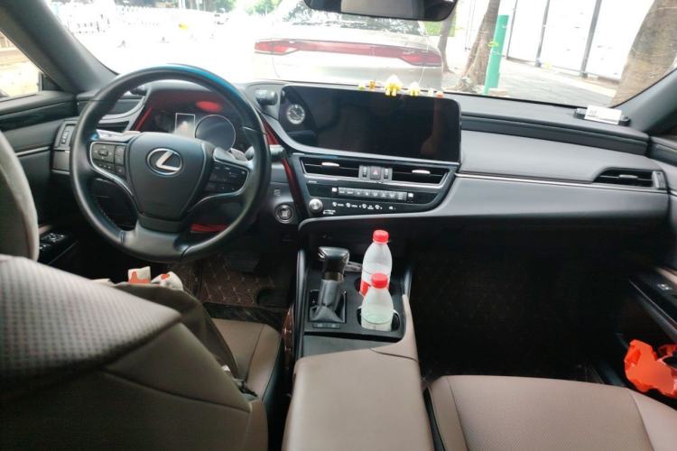 Used Lexus ES 2023 200 Excellence Edition Center Console