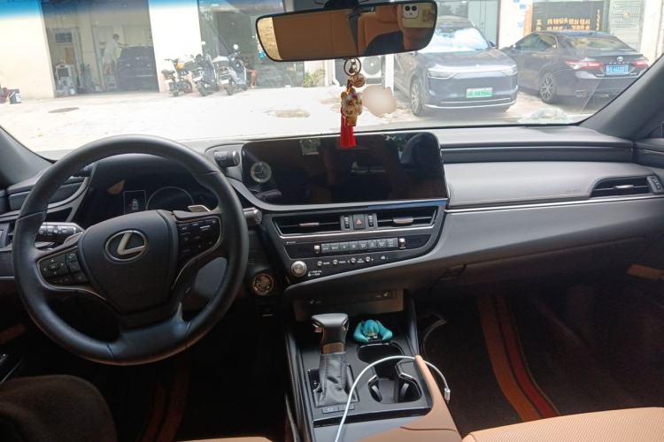 Used Lexus ES 2023 200 Excellence Edition Center Console
