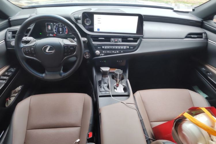 Used Lexus ES 2023 200 Excellence Edition Center Console