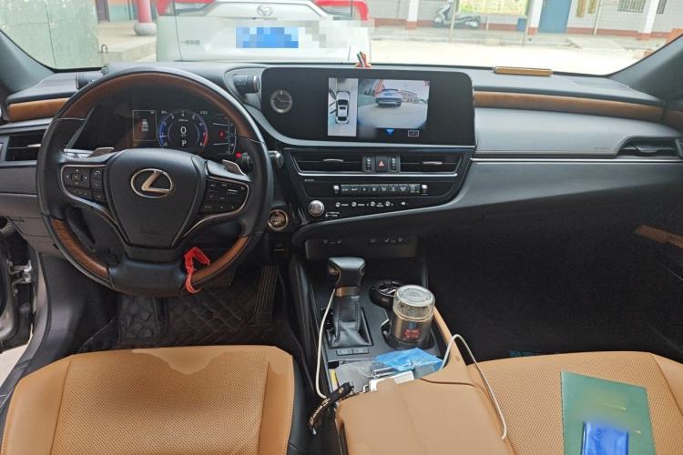 Used Lexus ES 2023 200 Luxury Edition Center Console
