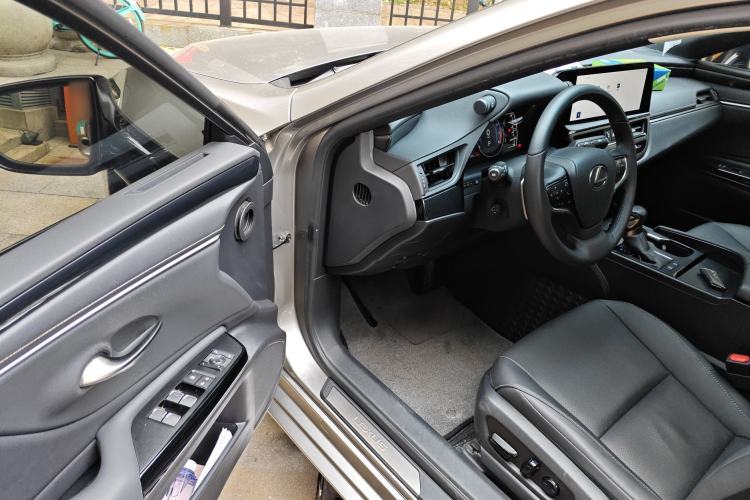 Used Lexus ES 2023 200 Excellence Edition Driver Seat