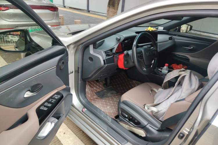 Used Lexus ES 2023 200 Excellence Edition Driver Seat