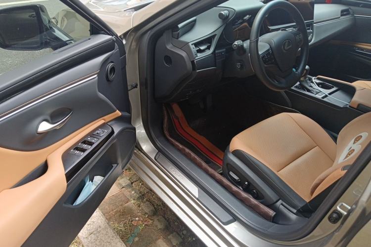 Used Lexus ES 2023 200 Excellence Edition Driver Seat