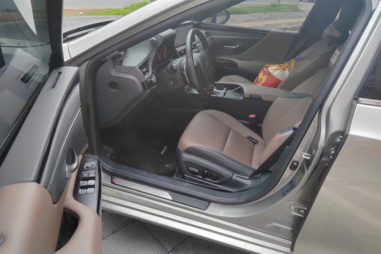 Used Lexus ES 2023 200 Excellence Edition Driver Seat