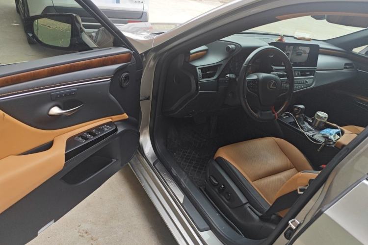 Used Lexus ES 2023 200 Luxury Edition Driver Seat