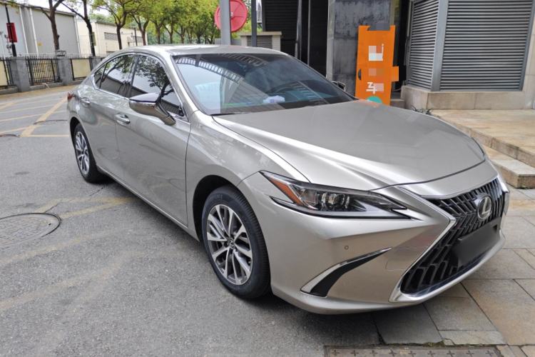 Used Lexus ES 2023 200 Excellence Edition Front Right 45 Deg