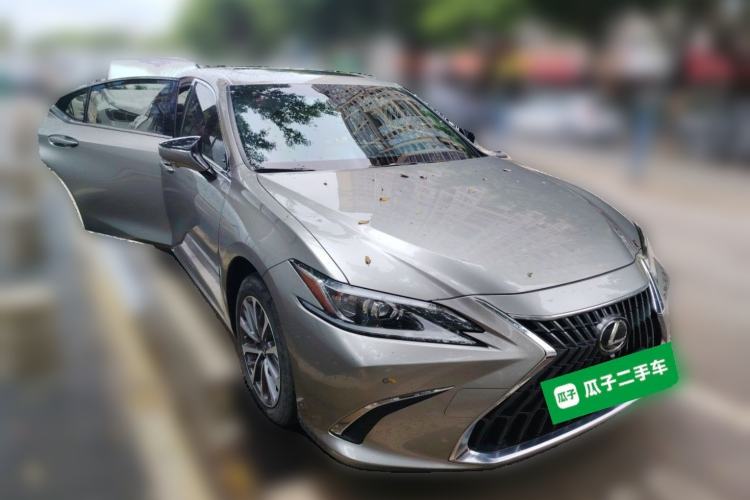 Used Lexus ES 2023 200 Excellence Edition Front Right 45 Deg