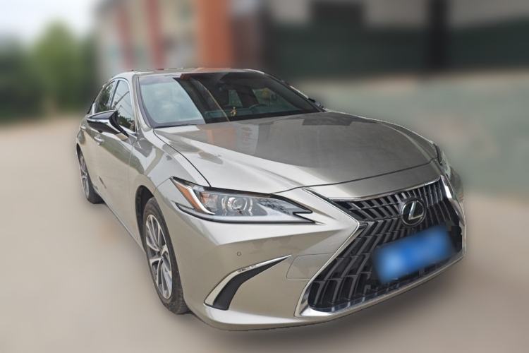 Used Lexus ES 2023 200 Luxury Edition Front Right 45 Deg