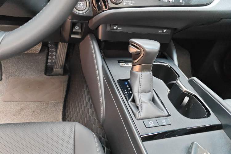 Used Lexus ES 2023 200 Excellence Edition Gear Lever