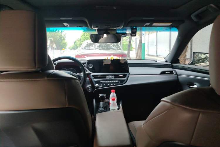 Used Lexus ES 2023 200 Excellence Edition Headliner