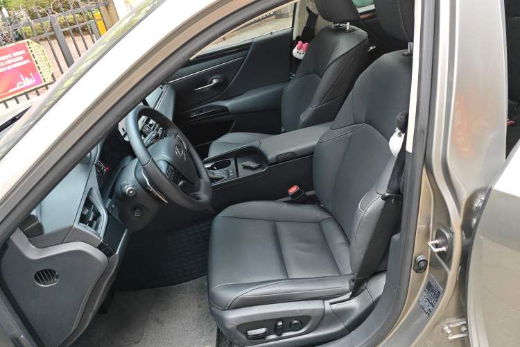 Used Lexus ES 2023 200 Excellence Edition Left Front Seat