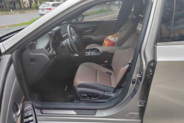 Used Lexus ES 2023 200 Excellence Edition Left Front Seat