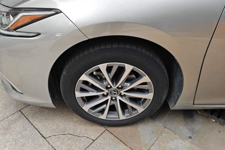Used Lexus ES 2023 200 Excellence Edition Left Front Wheel Hub