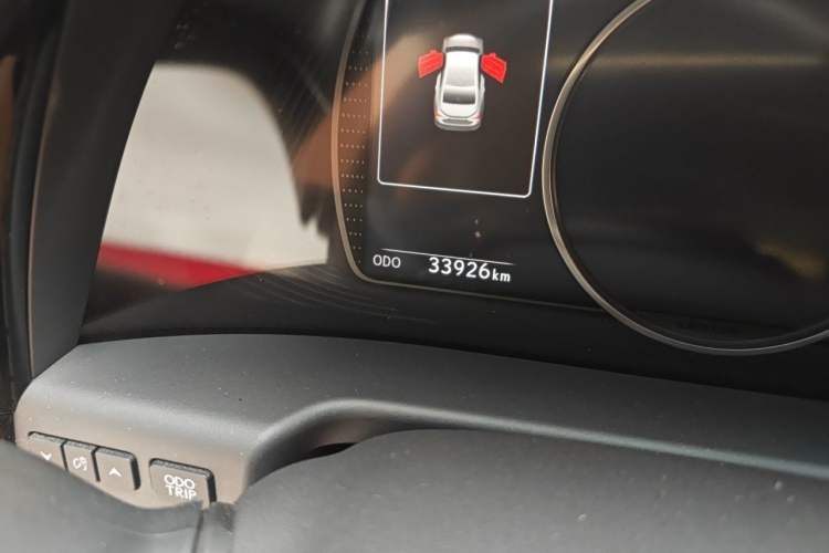 Used Lexus ES 2023 200 Luxury Edition Odometer Close Up