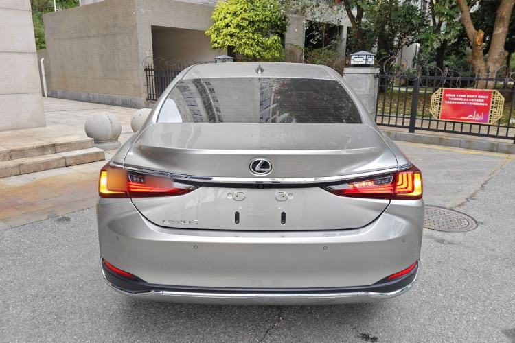 Used Lexus ES 2023 200 Excellence Edition Rear