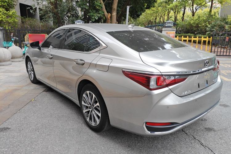 Used Lexus ES 2023 200 Excellence Edition Rear Left 45 Deg