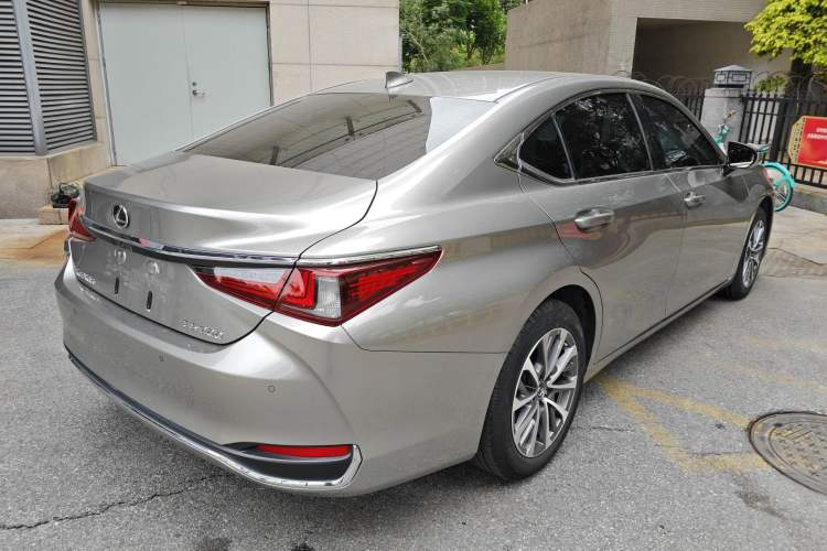 Used Lexus ES 2023 200 Excellence Edition Rear Right 45 Deg