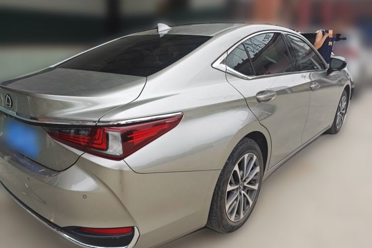Used Lexus ES 2023 200 Luxury Edition Rear Right 45 Deg