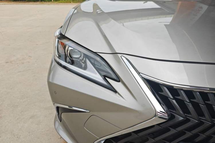 Used Lexus ES 2023 200 Luxury Edition Right Front Headlight