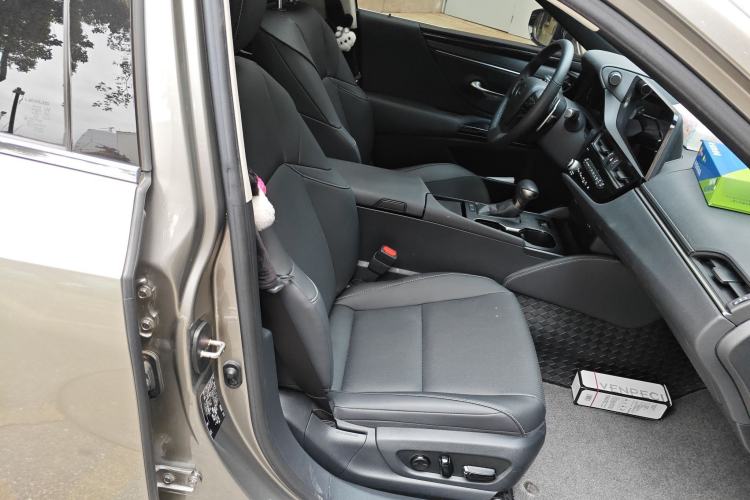 Used Lexus ES 2023 200 Excellence Edition Right Front Seat