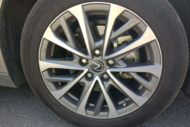 Used Lexus ES 2023 200 Excellence Edition Right Front Wheel Hub