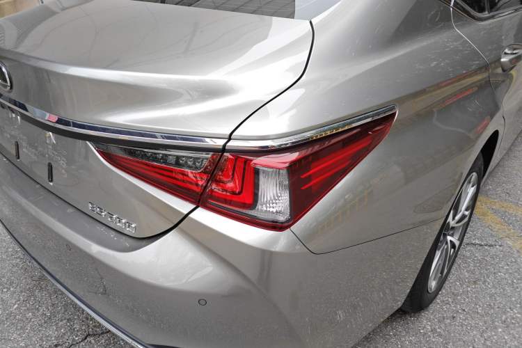 Used Lexus ES 2023 200 Excellence Edition Right Rear Taillight
