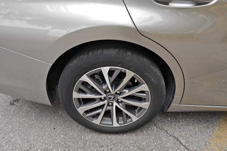 Used Lexus ES 2023 200 Excellence Edition Right Rear Wheel Hub
