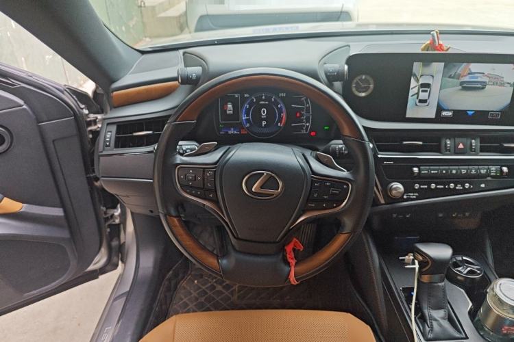 Used Lexus ES 2023 200 Luxury Edition Steering Wheel
