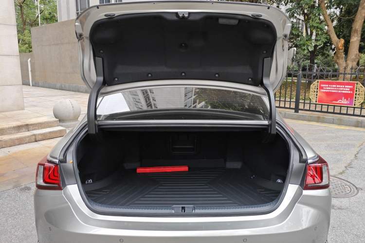 Used Lexus ES 2023 200 Excellence Edition Trunk