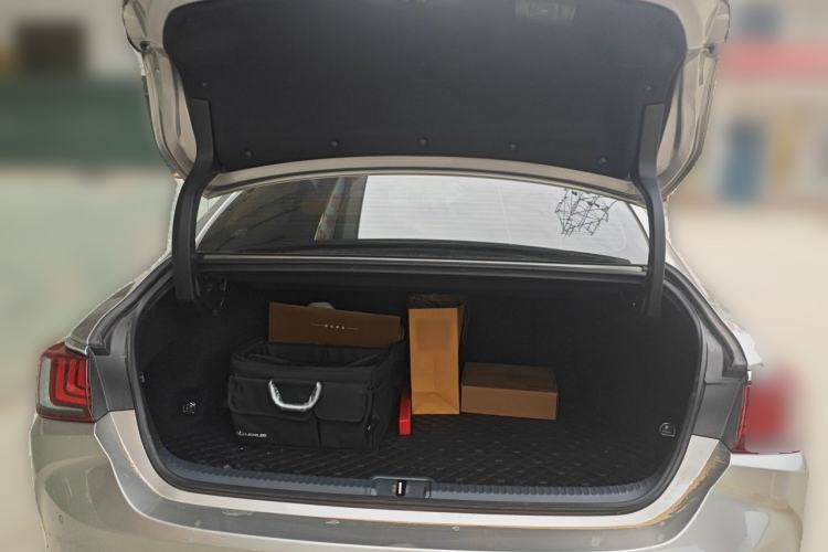 Used Lexus ES 2023 200 Luxury Edition Trunk