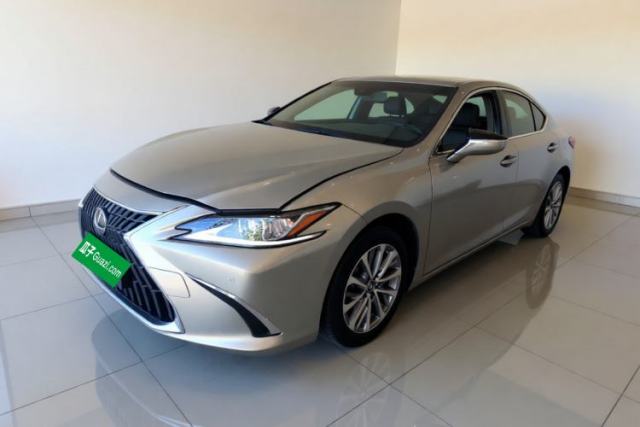 Używany Lexus ES 2023 200 Excellence Edition